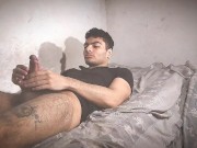 Buscando en mente mi librería de fotos de modelos para hacer mi performance artistica con mi pincel 16/16