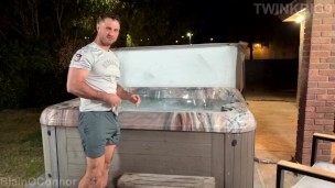 Erick Hall Huge Cock fucks BlainOconnor Huge Butt Bareback in a Hot Tub
