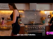 Me ascendieron en el trabajo y mi perra esposa se enojó por eso, tuve que cogérmela analmente 2/16