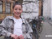 Ersties - Die experimentierfreudige Kataleya fesselt sich und verwöhnt ihre hübsche Pussy 3/16