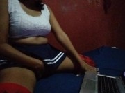 Me masturbo viendo a castigar a su niñera