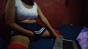 Me masturbo viendo a castigar a su niñera