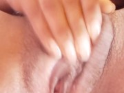 Tengo este coño muy mojado, y quiero mucha leche
