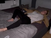 Selbstbefriedigung multiple orgasmen Klitoris reiben satisfyer vibrator Fingern feuchte Muschi 11/16