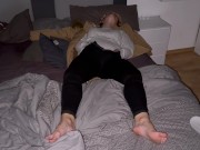 Selbstbefriedigung multiple orgasmen Klitoris reiben satisfyer vibrator Fingern feuchte Muschi 14/16