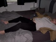 Selbstbefriedigung multiple orgasmen Klitoris reiben satisfyer vibrator Fingern feuchte Muschi 4/16