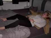 Selbstbefriedigung multiple orgasmen Klitoris reiben satisfyer vibrator Fingern feuchte Muschi 5/16