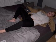 Selbstbefriedigung multiple orgasmen Klitoris reiben satisfyer vibrator Fingern feuchte Muschi 9/16