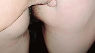 Dando sentadillas al vecinos y corriendose a chorros, creo que me ha preñado.