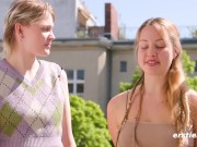 Ersties - Beim Aktzeichnen werden diese beiden Mädels feucht 3/16