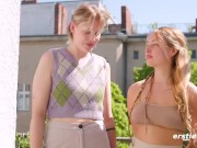 Ersties - Beim Aktzeichnen werden diese beiden Mädels feucht 7/16