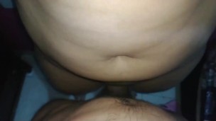 ella dice que le gusta que se la follen parada porque asi la verga entra mas