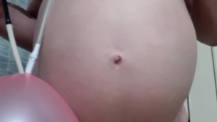 I blow up a balloon with my stomach until it bursts😈💥The air passes through me😤More -- on my OF🍓