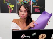 Follame y te doy trabajo!!! Latina Curvy se folla a su candidato en una entrevista - Daniela Andrea 1/16