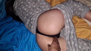 Mi padrastro  con una buena cogida antes de ir a la escuela cuando mi mama esta trabajo