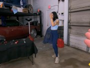 Roadside - Sofie Reyez Finds A Creative Way To Get Insured 5/16