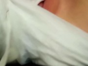 abriendo su coño con un gran dildo 5/16