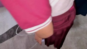 Mi Hermanastra Quiere que le ayude a Hacer la Tarea y Me Deja GRABARLA, Sexo Amateur