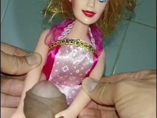 mi novia doll sumisa, me hace una paja a enorme pene grande y venozo, fetish doll, primer plano