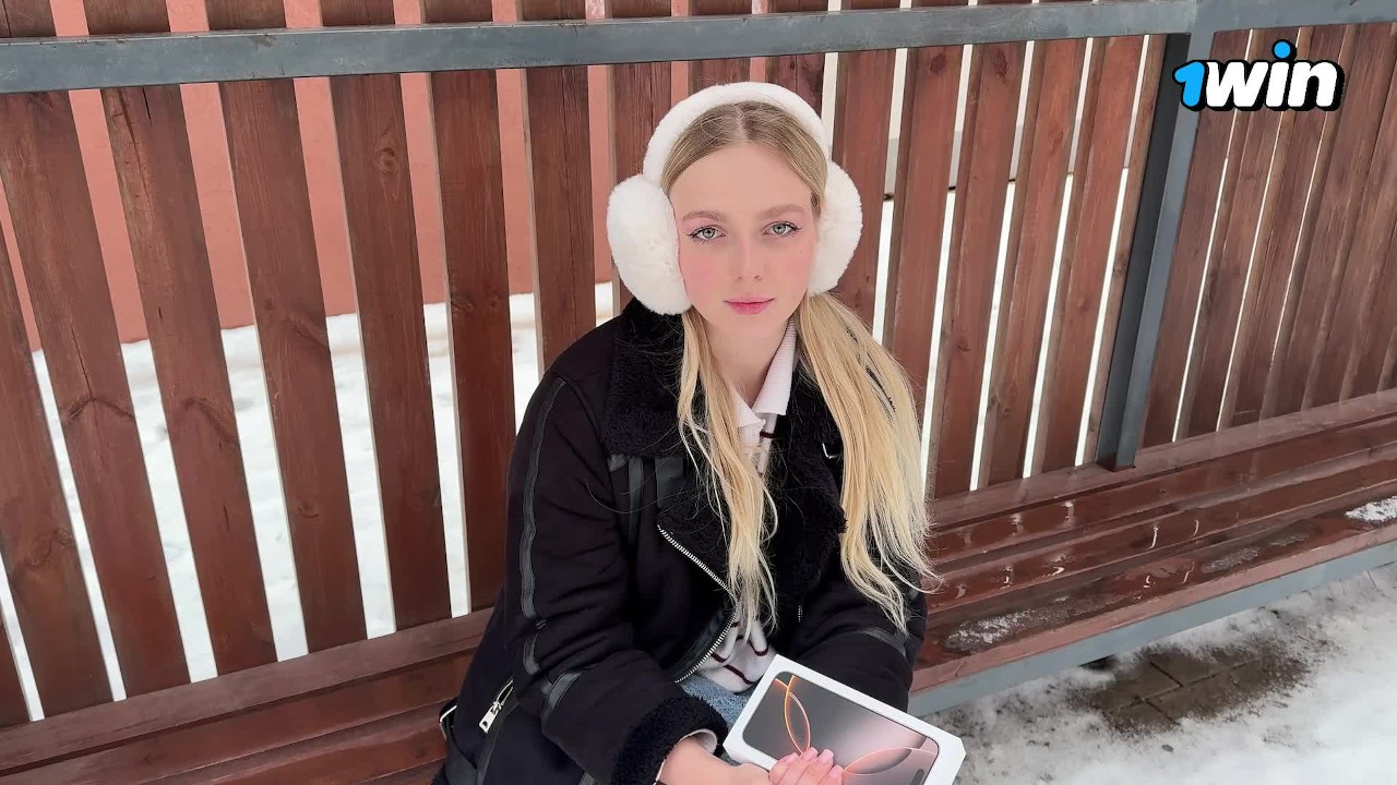 A stranger was divorced for sex by offering a new iPhone - RedTube