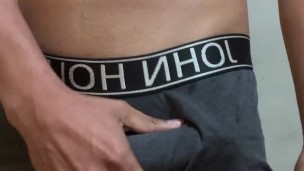 Jovencito Latino Vergon se toca hasta terminar con tremenda corrida