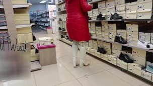 Shoe store flash, December 2024