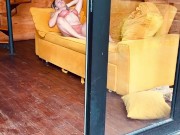 Un extraño me graba mientras me toco en una cabaña 1/16