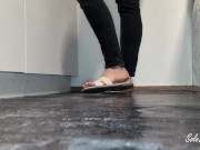 Showing off my big feet in the kitchen 👣❤️ 1/16