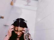 A la pequeña puta no le basta con tener solo uno 2/16