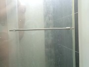 tomando una ducha y masturbandose 8/16