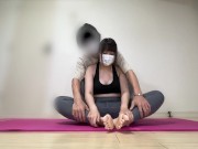 ストレッチ中のぽっちゃり巨乳ちゃんをおもちゃでいじめてぶっかけセックス 5/16