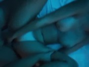 Besos calientes y la follo hasta corrernos