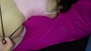 Madrasta buen Culo entra al cuarto de hijastro para mamarselo y coger duro