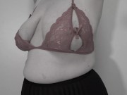 A mature milf shakes her big natural saggy tits. 10/16