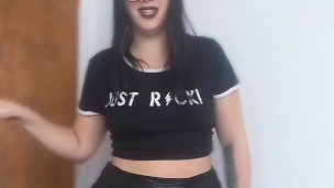 Te atrapo oliendo tangas y te humillo por PAJERO. Tease and denial. Edging JOI Femdom Argentina POV