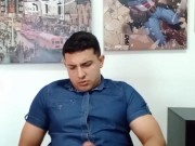 Mi compañero se masturba para mi 13/16