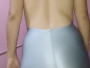Latina wiggles with tight leggings, you can see her well-defined buttocks