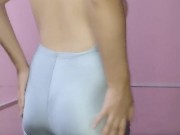 Latina wiggles with tight leggings, you can see her well-defined buttocks 13/16