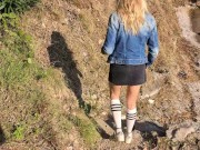 AMATEUR ITALIAN OUTDOOR SQUIRT - Professoressa beccata mentre squirta all'aperto (dialoghi italiani) 10/16