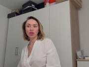 Мачеха застряла на диване, я не знал как ей помочь - Screenshot 8 of 16 - Big Tits Milf