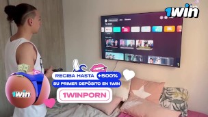 SQUIRT DE MI HERMANASTRA TETONA MIENTRAS MIS PADRES SE VAN DE COMPRAS HASTA HACERLA ACABAR -