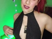 Le traigo a MI CORNUDO un REGALITO DE AÑO NUEVO y lo hago mirar bien de cerca!