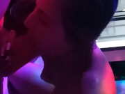 ME LLEVO A MI AMIGA A UN MOTEL POR PRIMERA VEZ 14/16