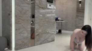 (IG: urninalee) mopping the floor at home