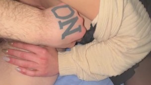 Sorellastra non resiste al mio cazzo e lo prende in bocca