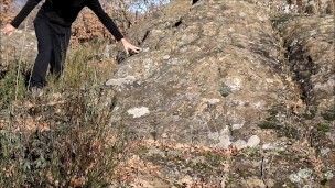 De paseo por el campo me entró el calentón y terminé desnudo