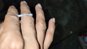 Una paja con eyaculación