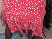 Elle était tellement excitée pour obtenir une partie de baise dans sa nouvelle Robe Sexy [part 1]