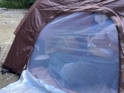 【キャンプ】野外露出キャンプでバレないように声を我慢しながらテント内でフェラチオセックスしちゃう素人女子大生 1/16