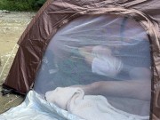 【キャンプ】野外露出キャンプでバレないように声を我慢しながらテント内でフェラチオセックスしちゃう素人女子大生 10/16